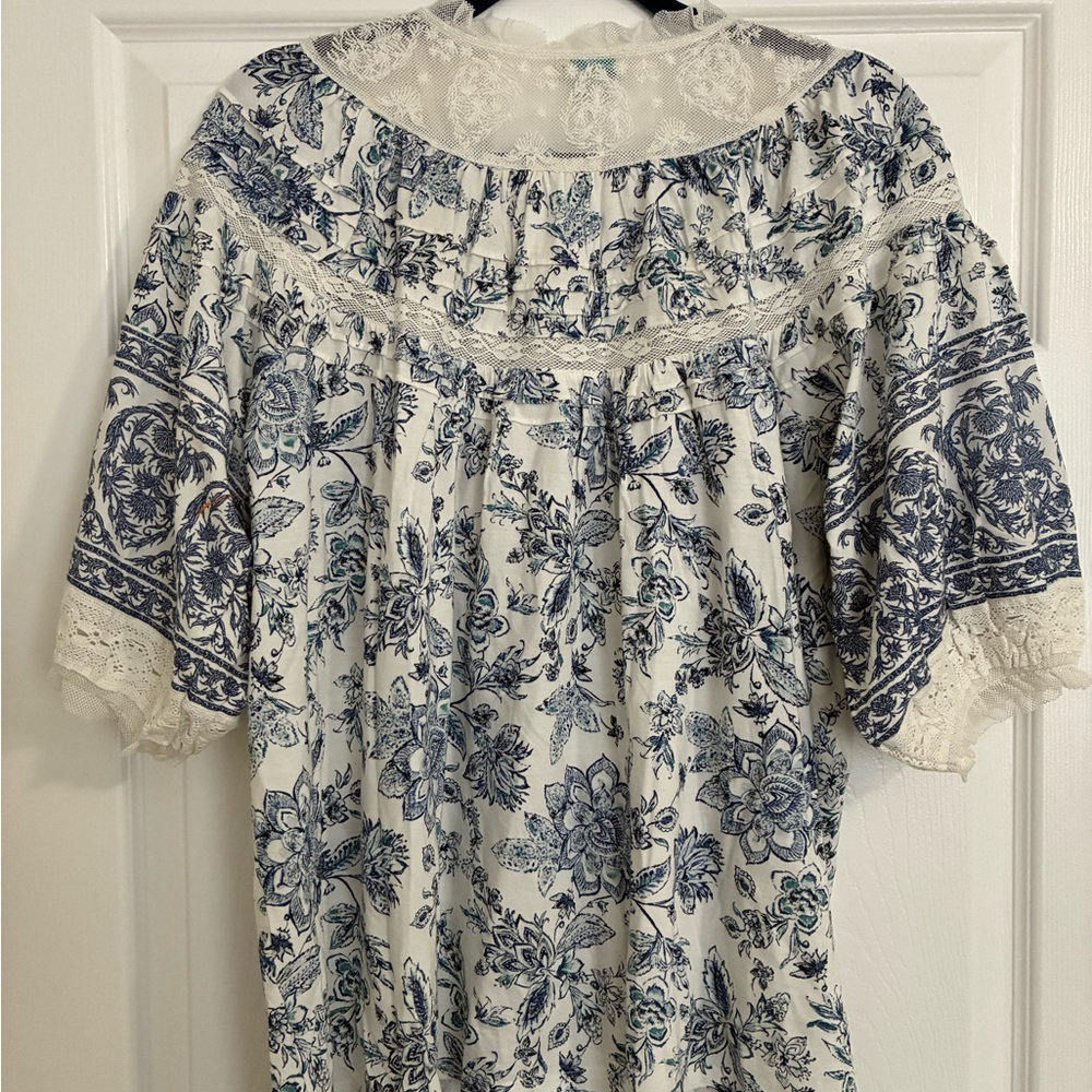 Sundance Blue and Cream Floral Blouse - Picture 3 of 5